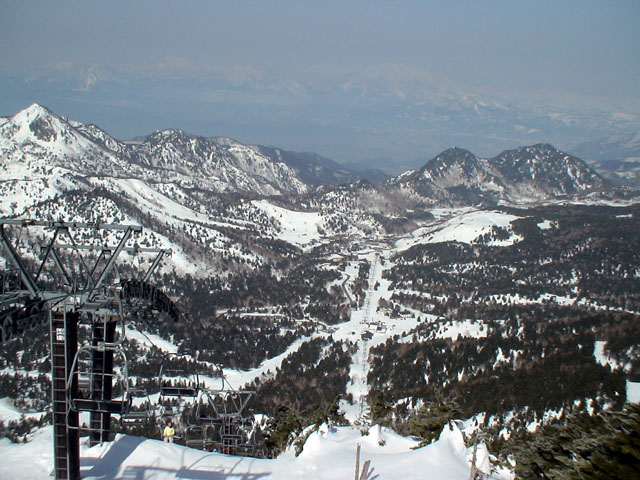 長野県　志賀高原　横手山スキー場　山頂付近からの展望（北側）　横手山第３スカイペアリフト降り場付近より